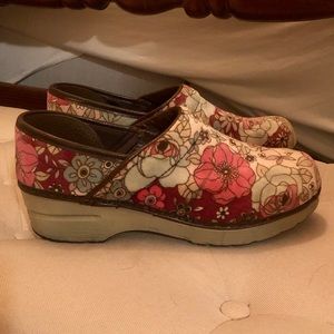 Sanita floral vegan danish design clogs